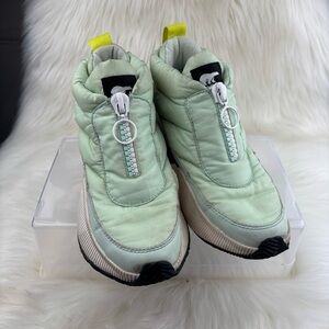 Sorel Out N About Puffy Zip up Light Green Quilted Boots